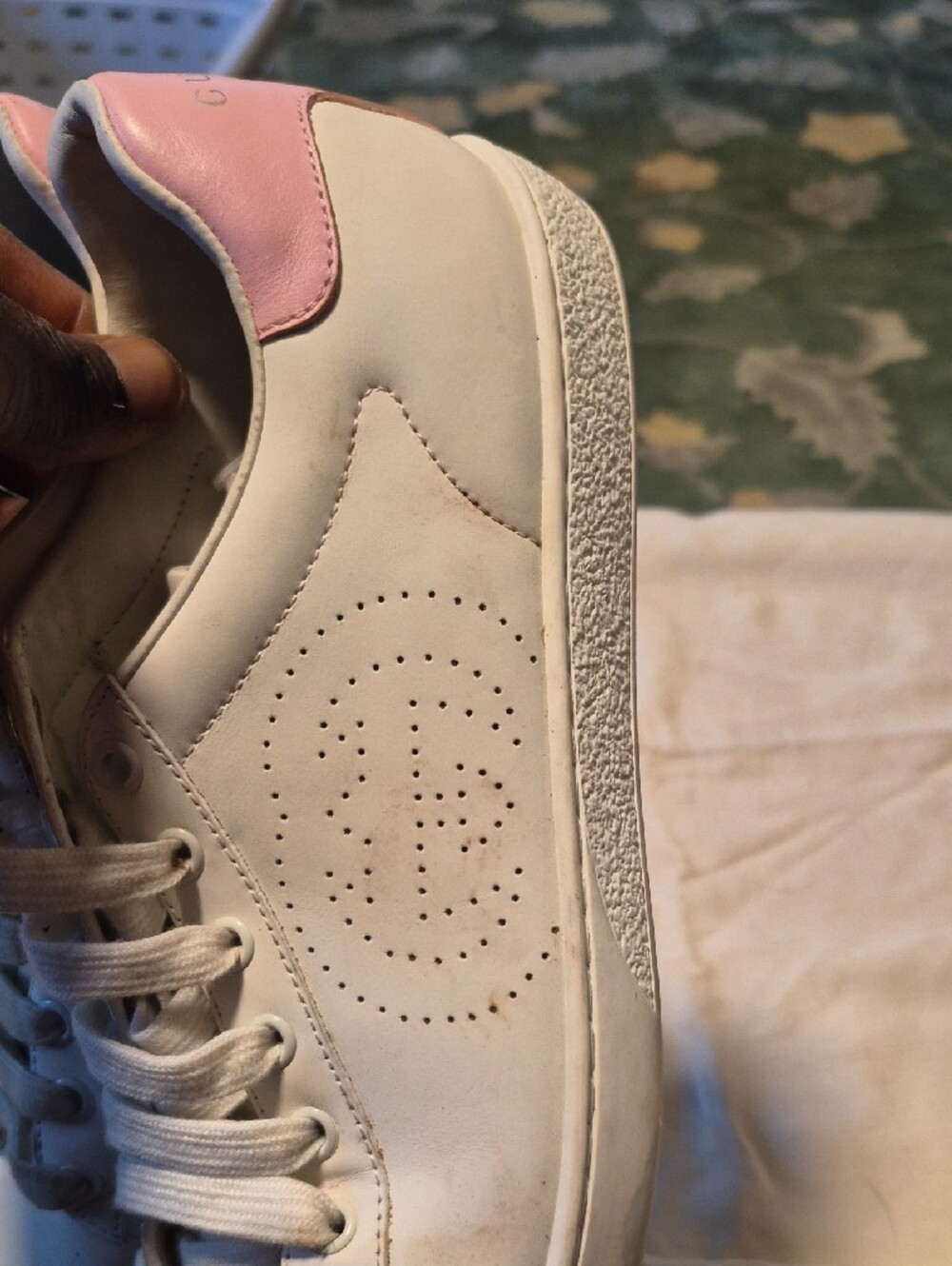 Gucci White Leather Sneakers with Pink Heel Tab - Picture 6 of 8